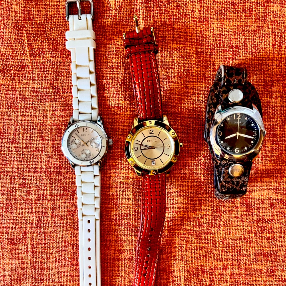 Lot of 3 watches Relic and Guess. All in good condition.